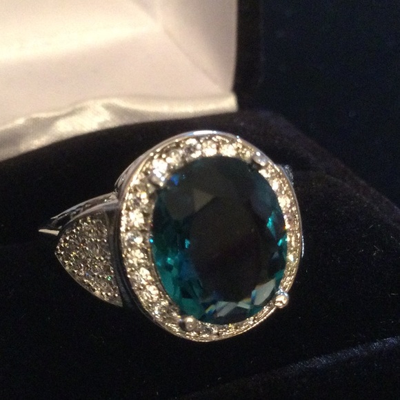 Elegant London Blue Topaz Ring - Picture 4 of 11